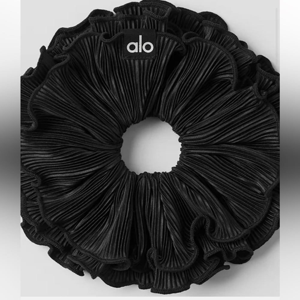 Alo Micro Plisse Oversize Scrunchie Black “Authentic” Coming Soon